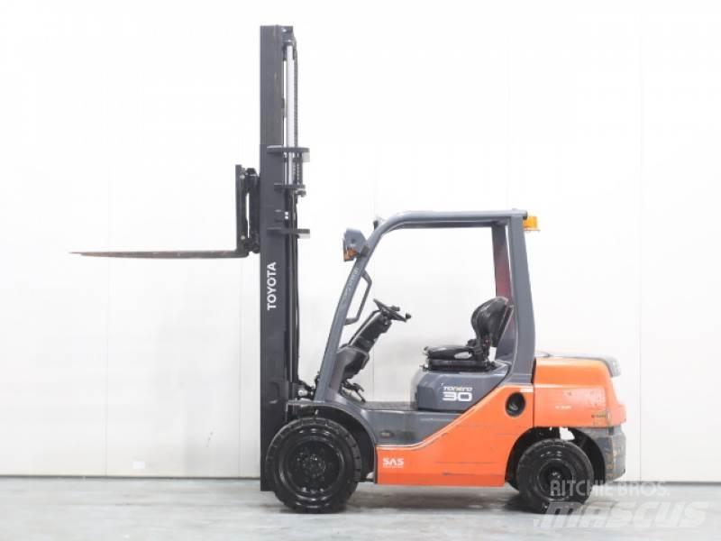 Toyota 02-8FDF30 Dizelski viličari