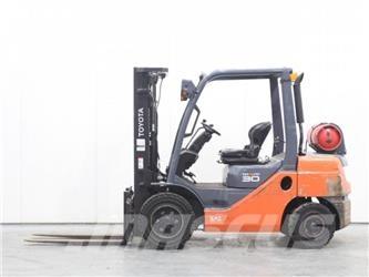 Toyota 02-8FGF30 Plinski viličari