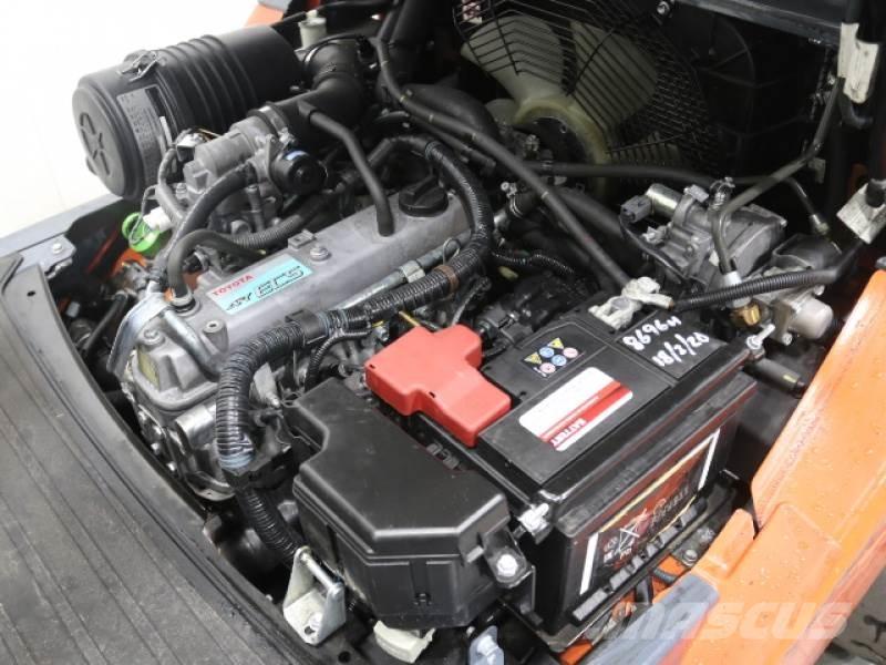 Toyota 02-8FGF30 Plinski viličari