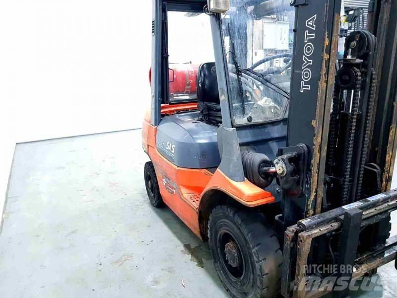 Toyota 42-7FGF25 Plinski viličari