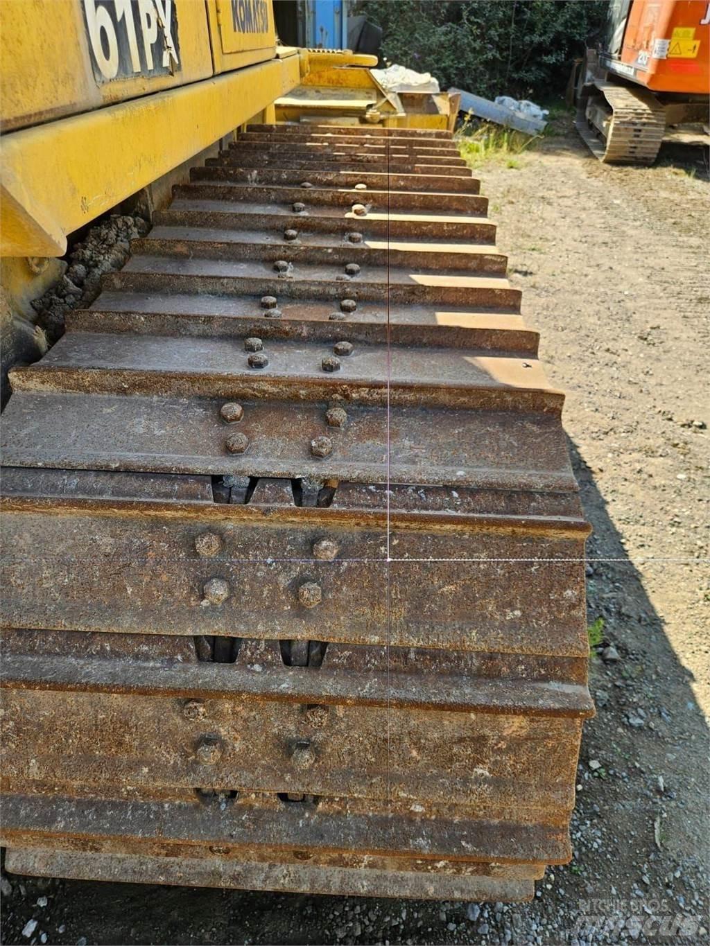 Komatsu D61PX-15 Buldožeri gusjeničari