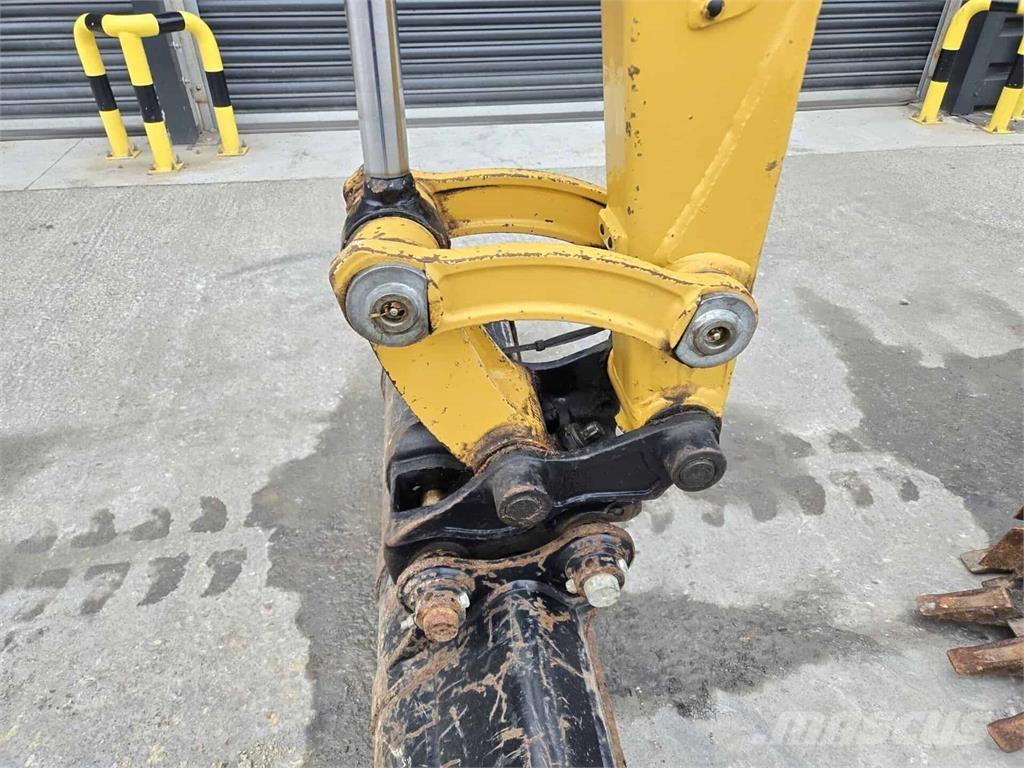 CAT 302.7 Mini bageri <7t