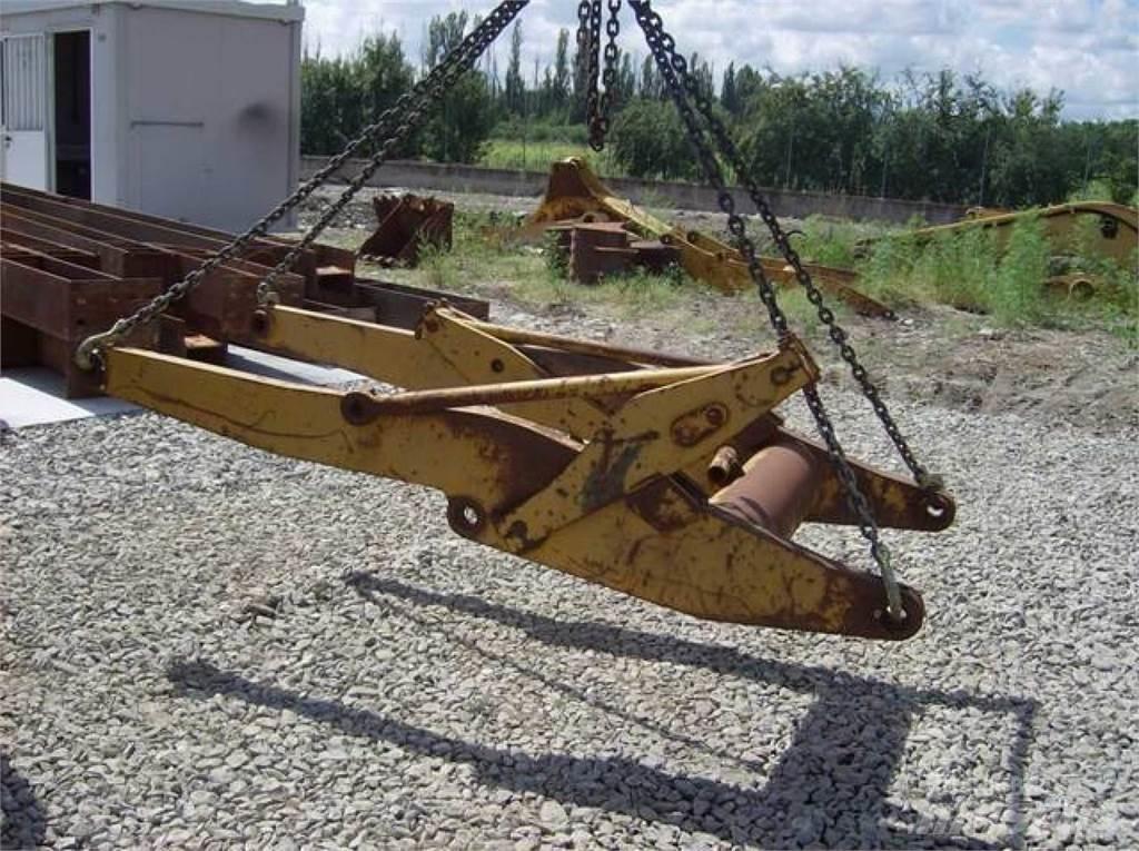 CAT 910 Šasije I ovjese