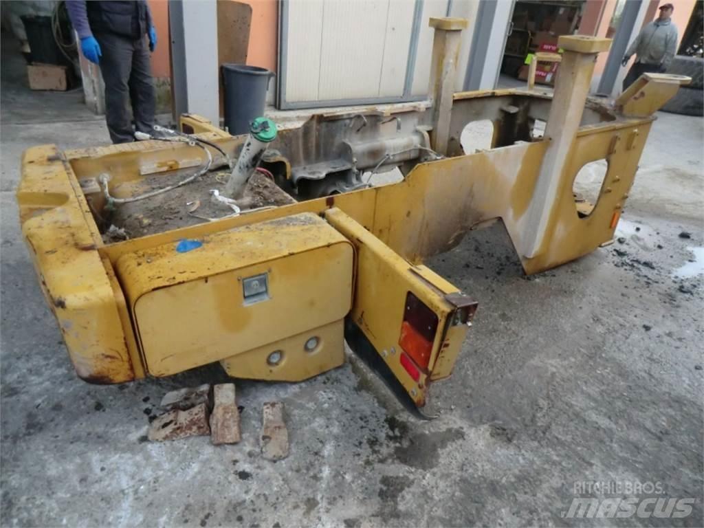 CAT 928G Šasije I ovjese
