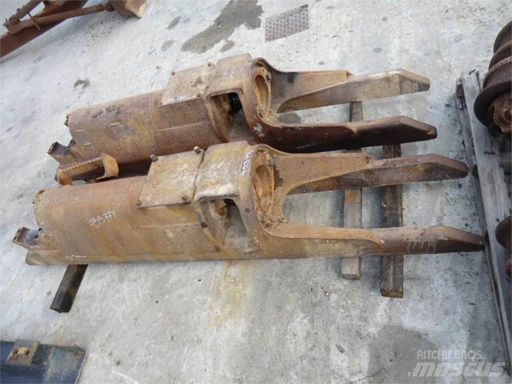 CAT 953 Gusjenice