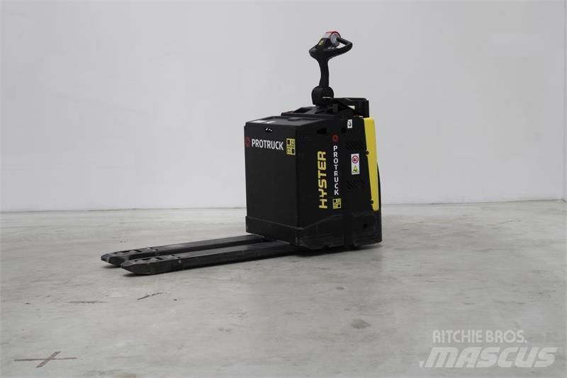 Hyster P2.0S Nisko podizni električni viličar sa platformu