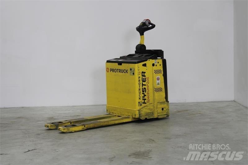 Hyster P2.0S Nisko podizni električni viličar sa platformu