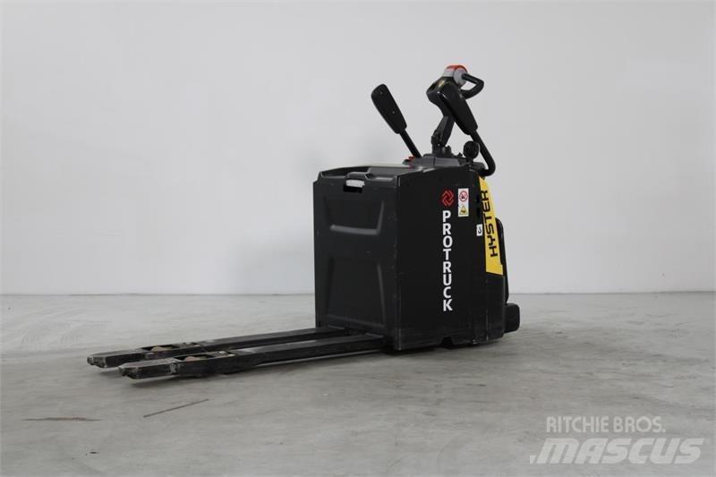 Hyster P2.0S Nisko podizni električni viličar sa platformu