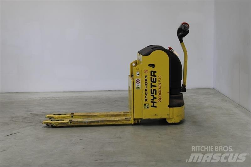 Hyster P3.0 Nisko podizni električni viličar