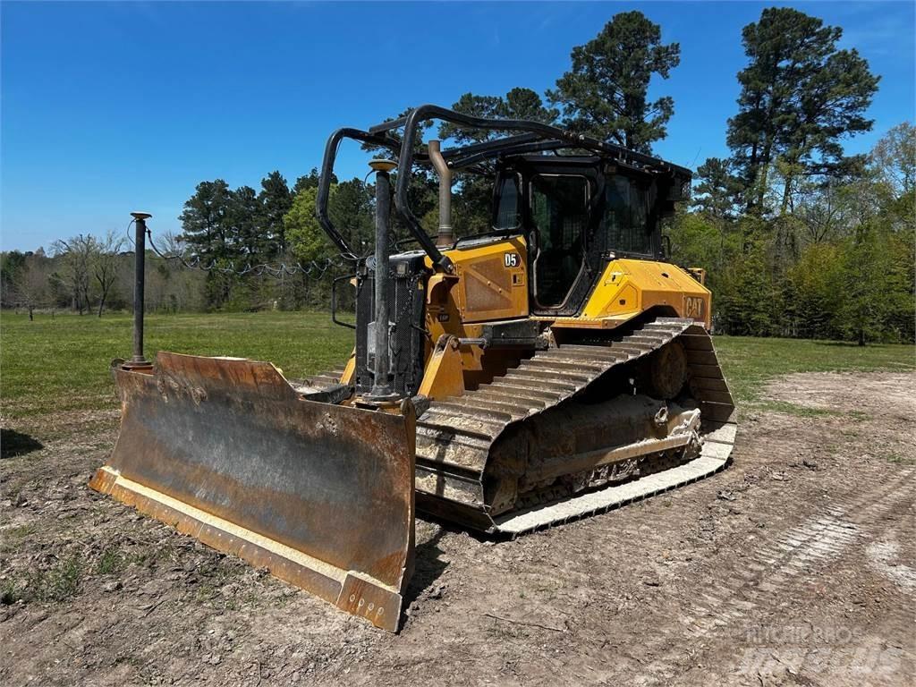 CAT D5 Buldožeri gusjeničari