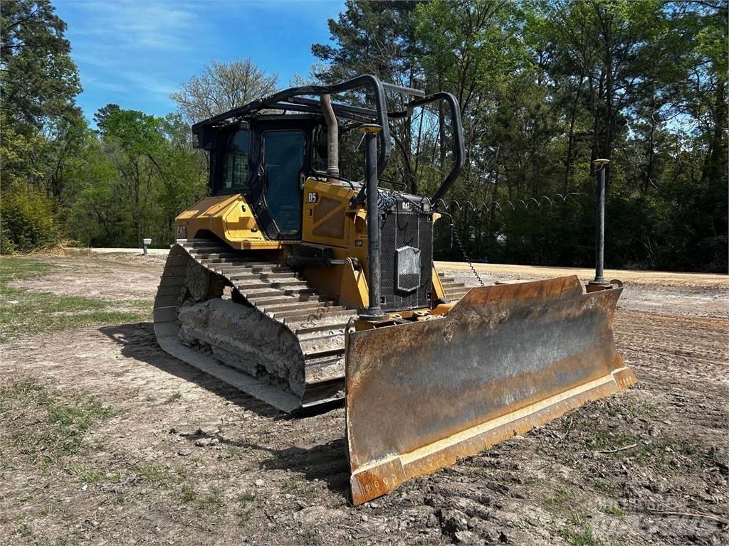 CAT D5 Buldožeri gusjeničari