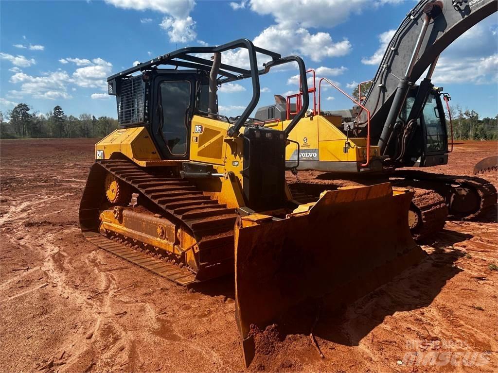 CAT D5 Buldožeri gusjeničari