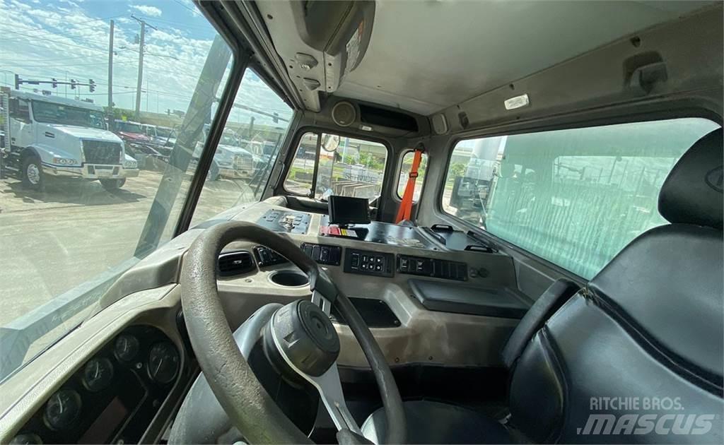 Peterbilt 320 Kamioni za otpad