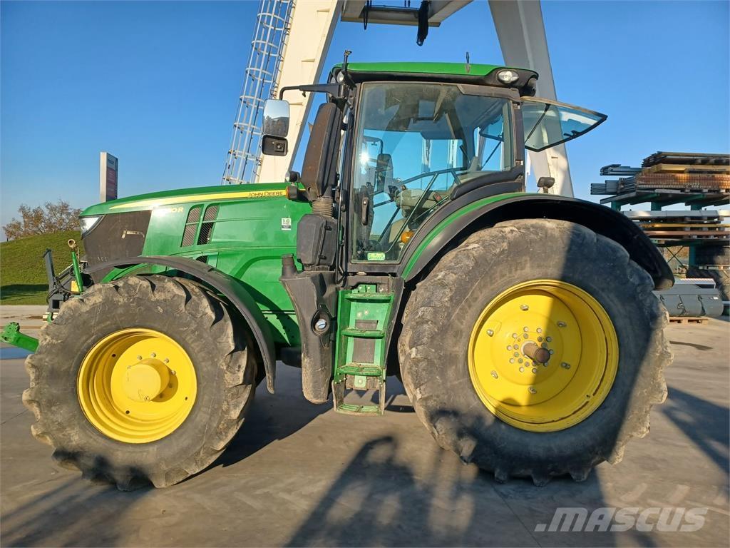John Deere 6250R Traktori