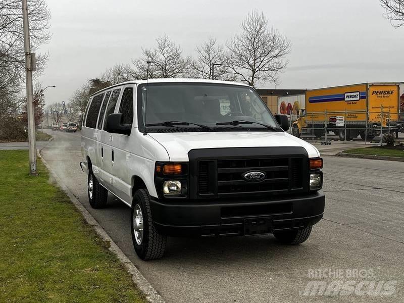 Ford Econoline Automobili