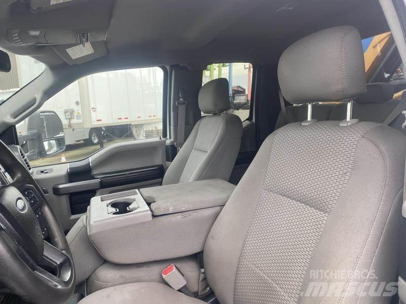 Ford F-550 Kamioni sa kranom