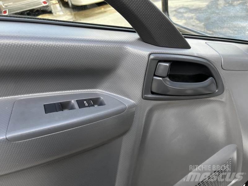 Isuzu NPR Dostavna vozila / kombiji