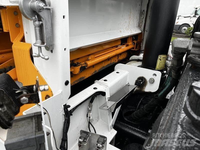 Peterbilt 320 Kamioni za otpad