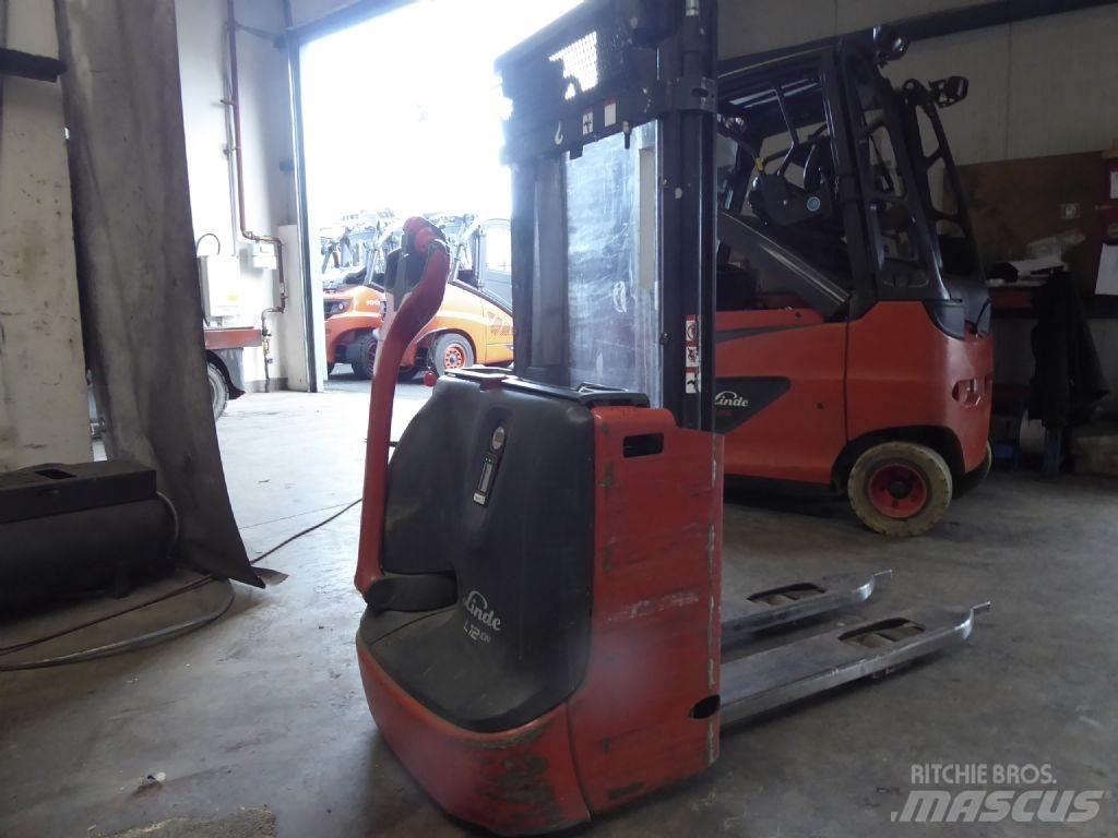 Linde L12L Ručni električni viličar