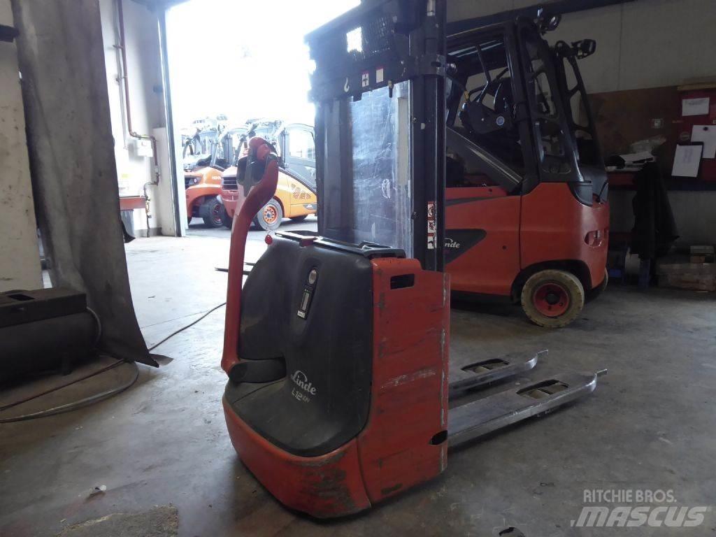 Linde L12L Ručni električni viličar