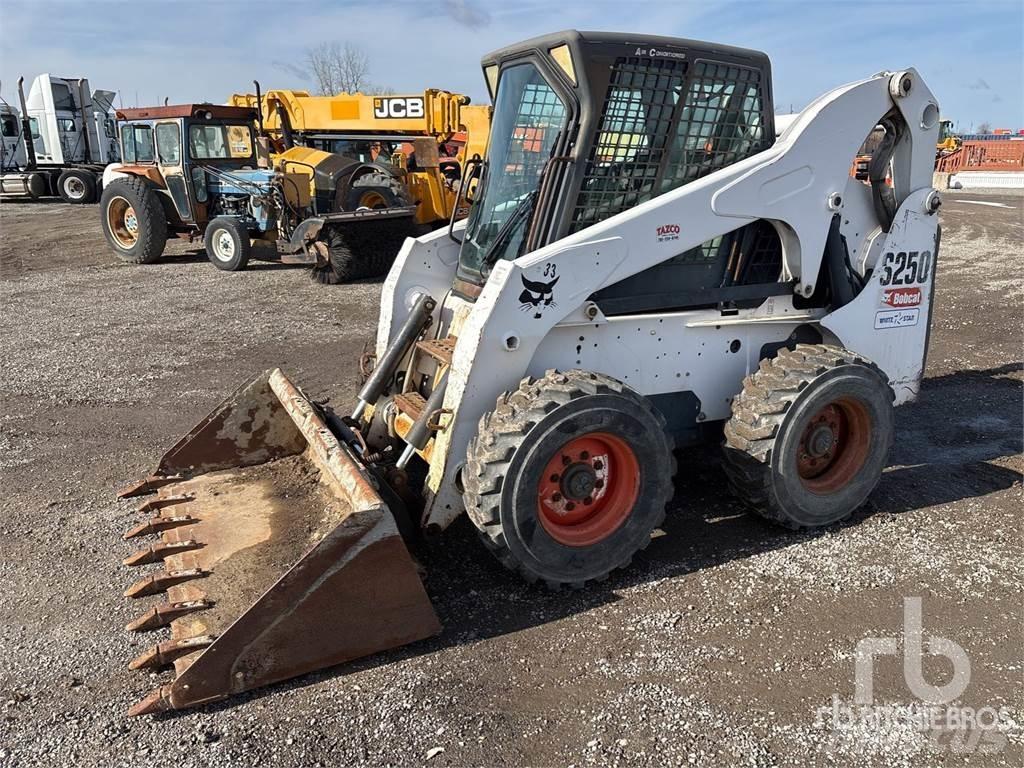 Bobcat S250 Skid steer mini utovarivači