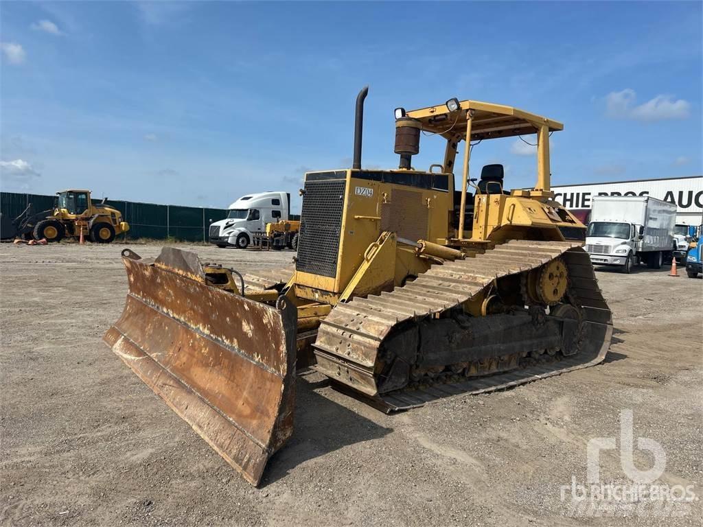 CAT D6M Buldožeri gusjeničari