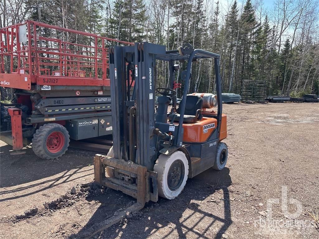 Doosan G25E-3 Dizelski viličari