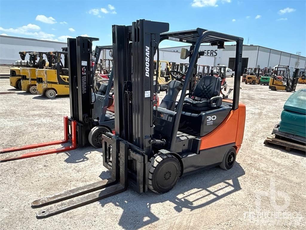 Doosan GC30E-5 Dizelski viličari