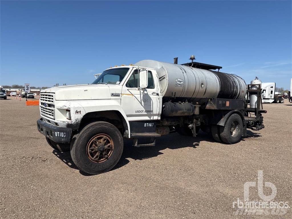 Ford F800 Bitumenske prskalice
