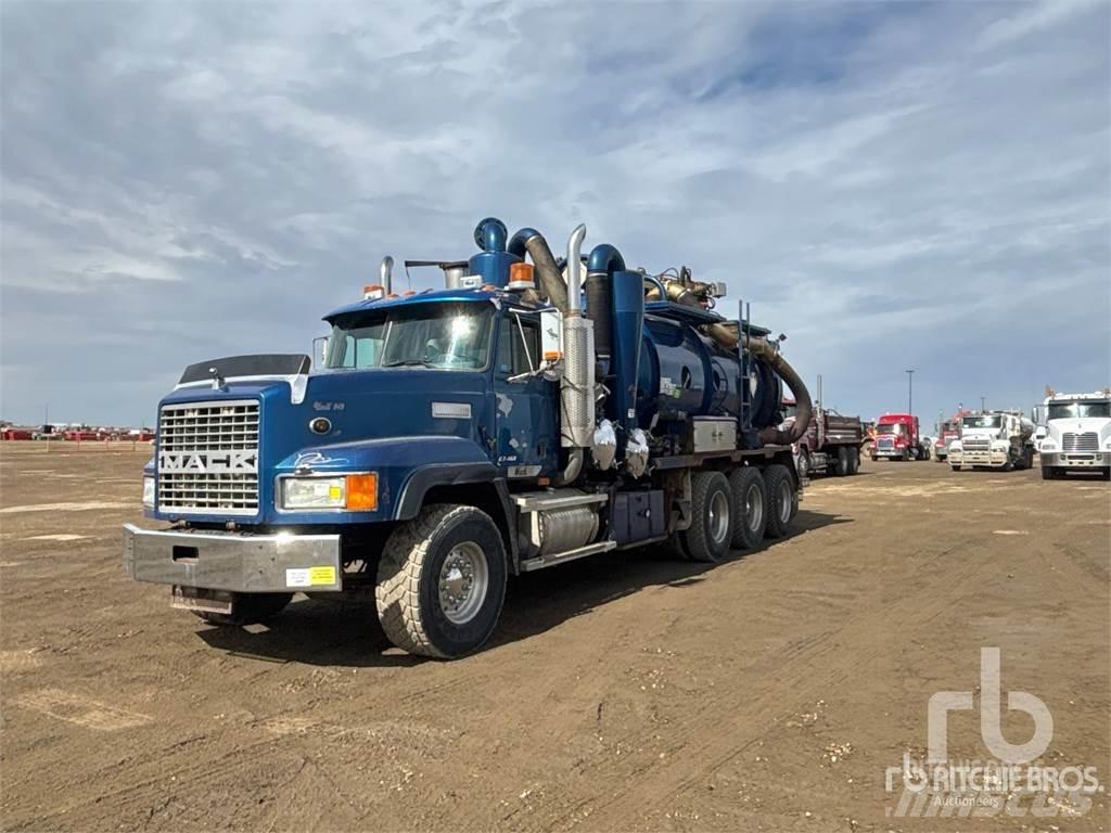 Mack CL713 Kombiji / vakuumski kamioni