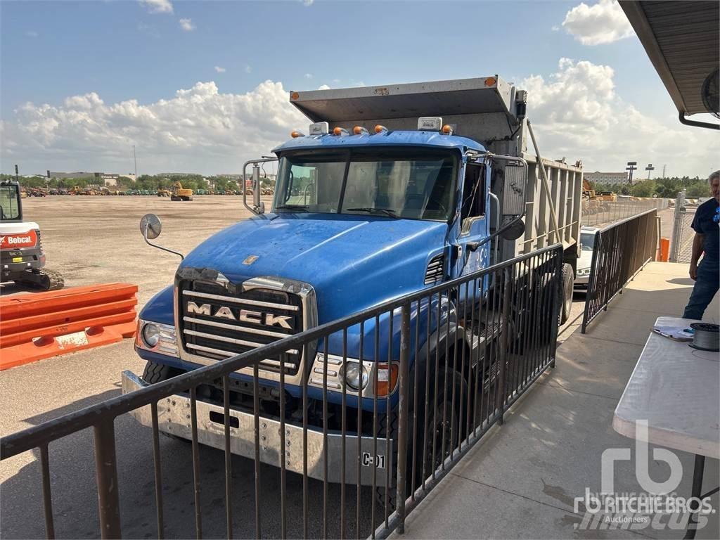 Mack CV713 Kiper kamioni