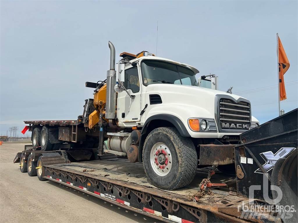 Mack CV713 Kamioni sa kranom