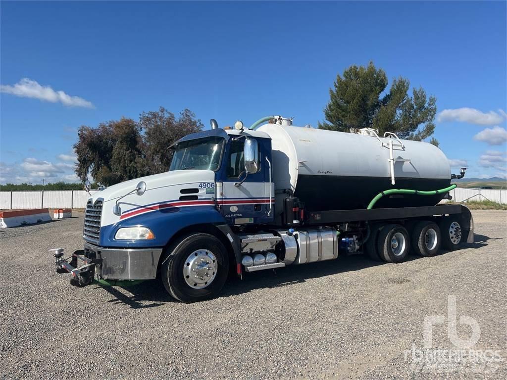 Mack CX613 Kamioni za vodu