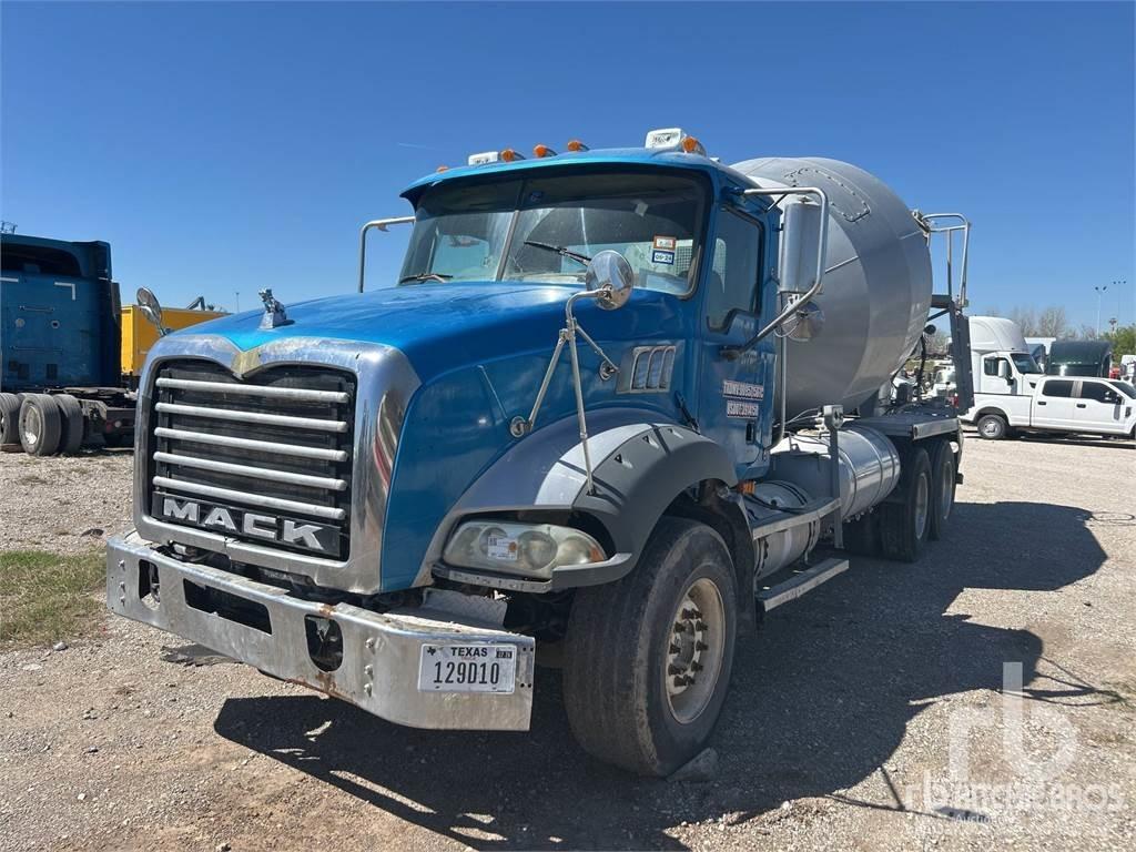 Mack GU813 Kamioni mikseri za beton