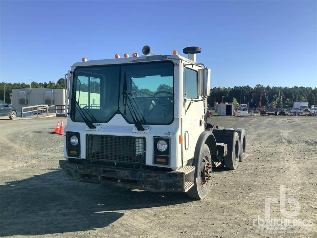 Mack MR688S Traktorske jedinice