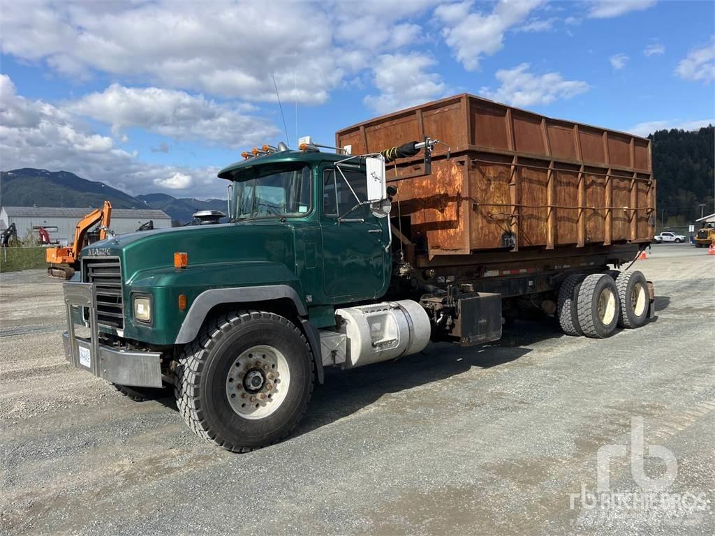 Mack RD688S Demontažnii kamioni za podizanje kabela