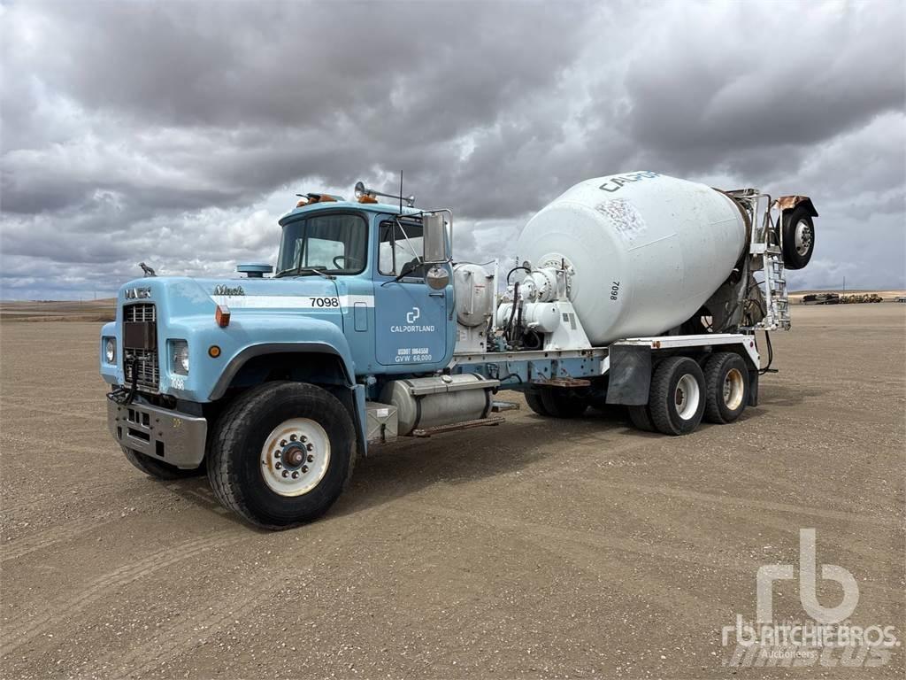Mack RD690S Kamioni mikseri za beton