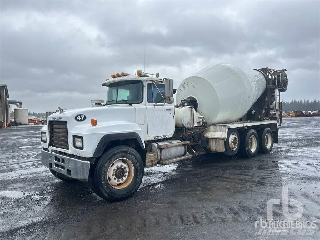 Mack RD690S Kamioni mikseri za beton