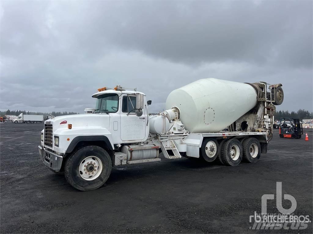 Mack RD690S Kamioni mikseri za beton