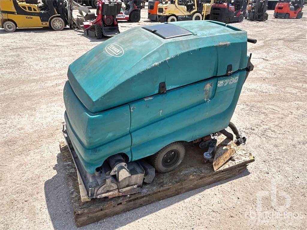 Tennant 5700 XP Strojevi za metenje