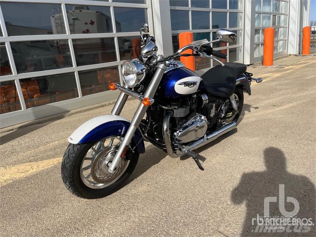 Triumph AMERICA Automobili