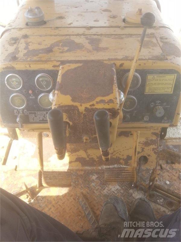 CAT D6D LGP Buldožeri gusjeničari