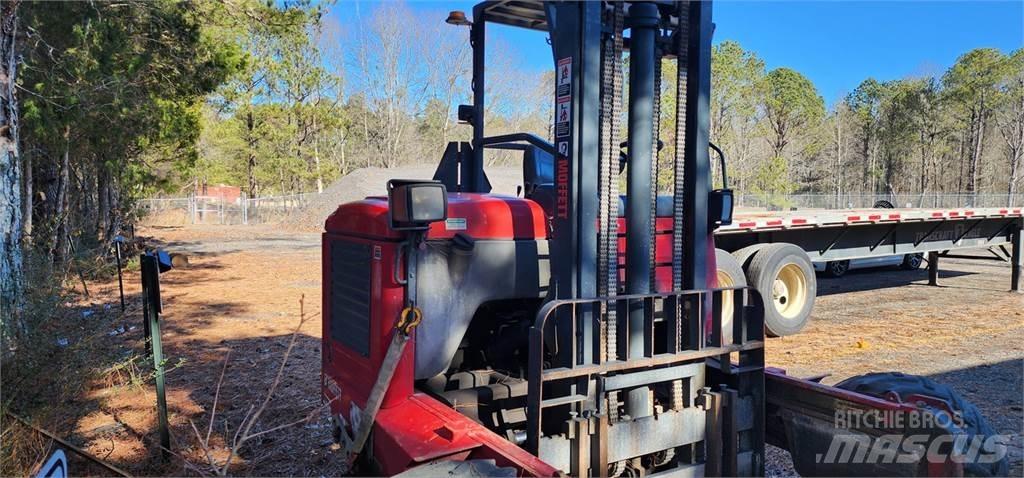 Moffett M55 Viličari sa 4-stranskim dohvatom
