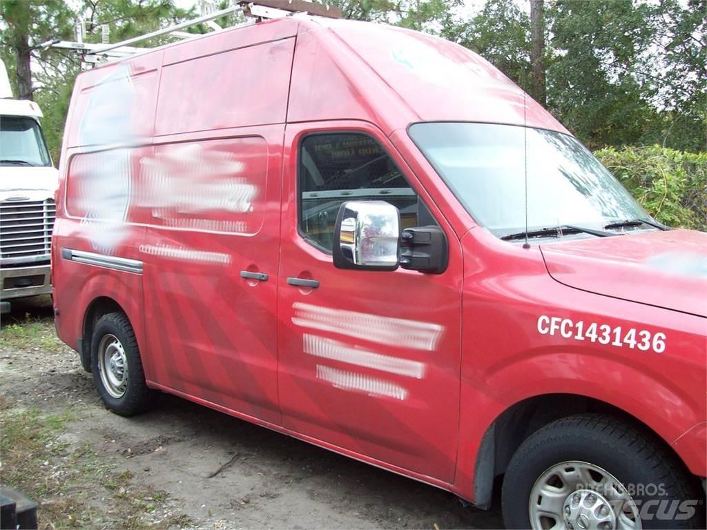 Nissan NV2500 Sanduk kombiji
