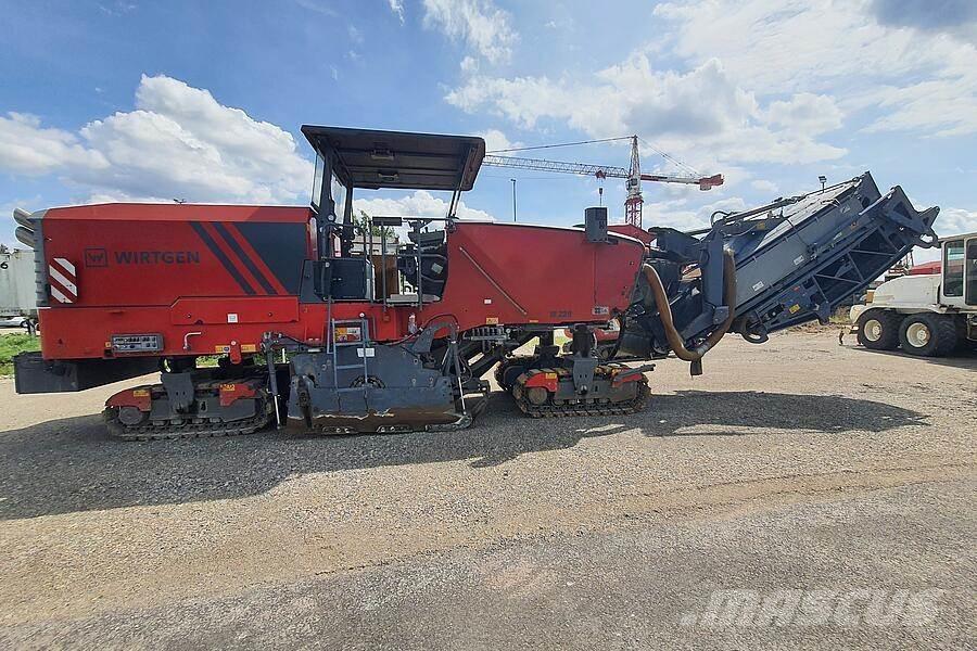 Wirtgen W 220 Asfaltne hladne glodalice