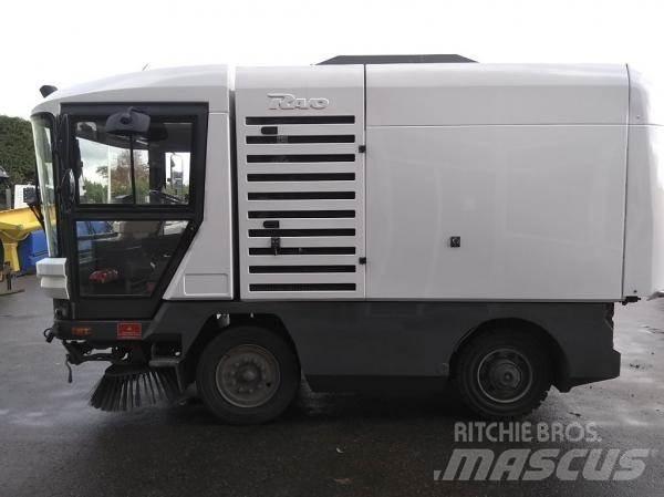 Ravo 530STH Strojevi za metenje