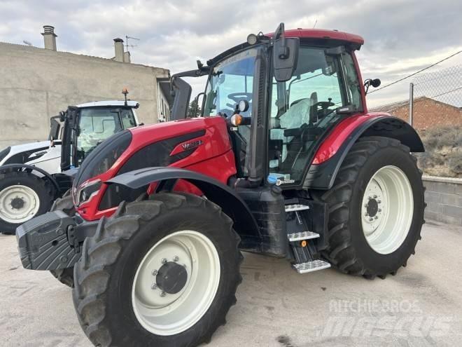 Valtra N135A Traktori