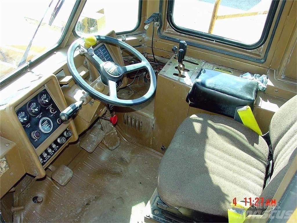 CAT 988B Utovarivači na kotačima