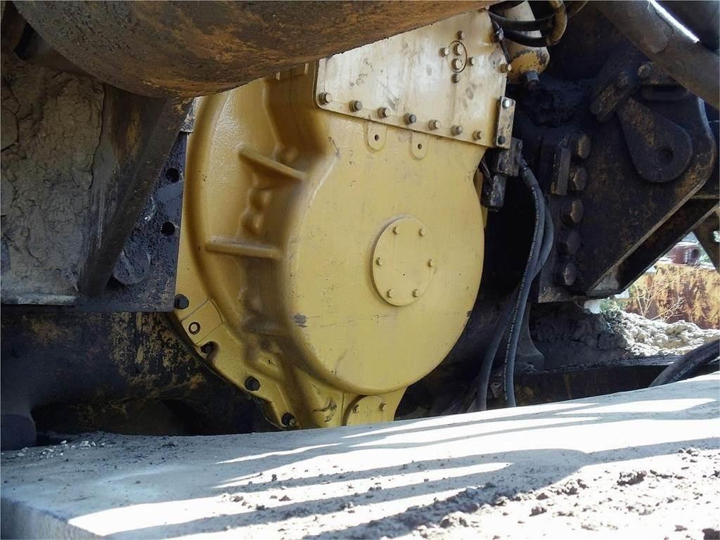 CAT D10N Buldožeri gusjeničari