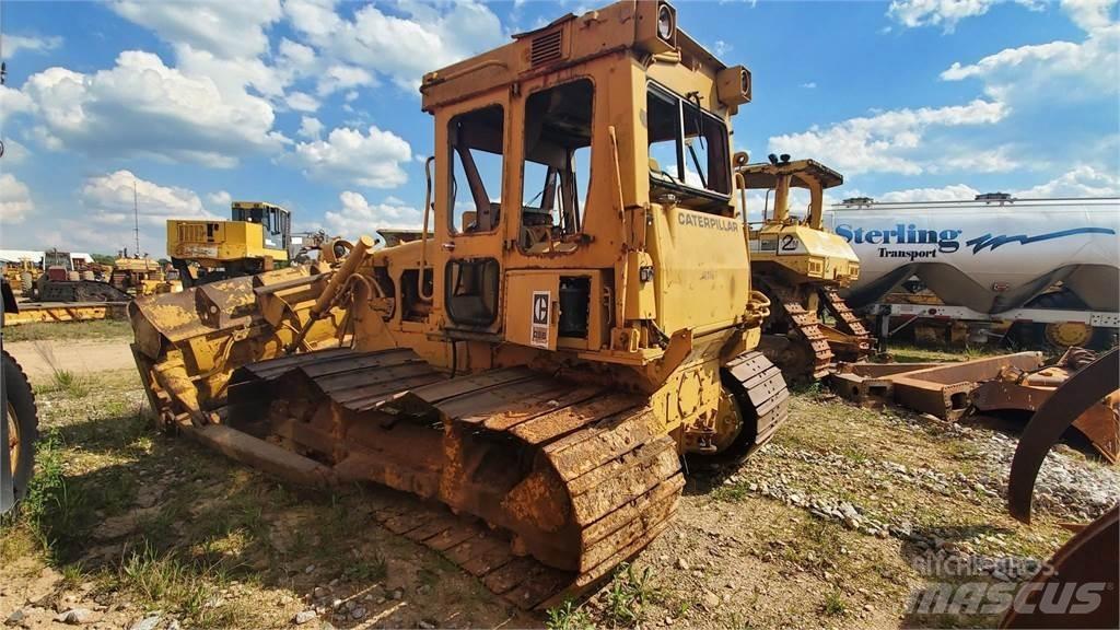 CAT D5B Buldožeri gusjeničari